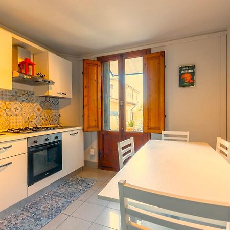 Borgo Nuovo Housing Hotel Фучекио Екстериор снимка