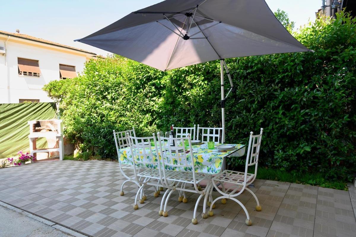 Borgo Nuovo Housing Hotel Фучекио Екстериор снимка